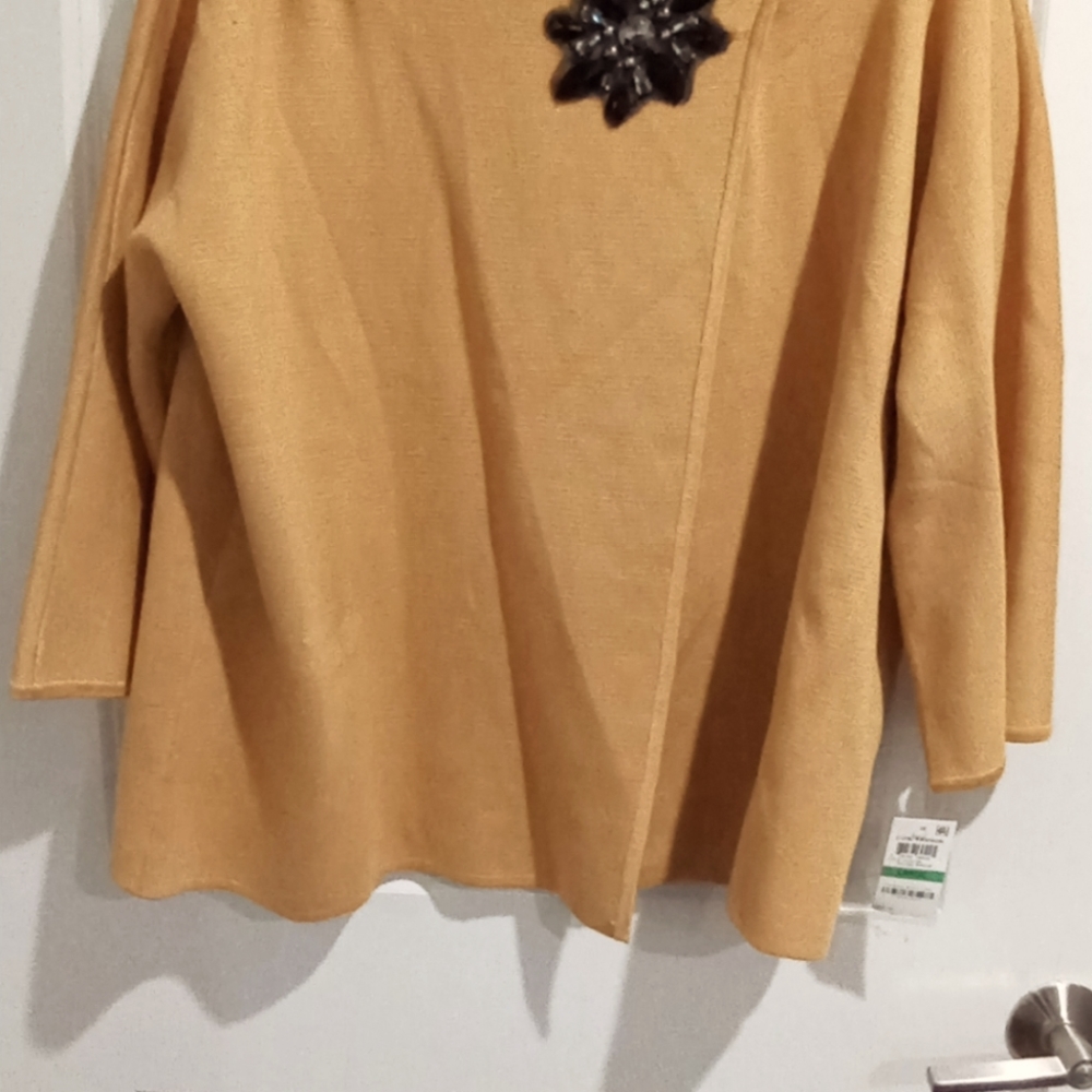 Rap front brooch sweater blazer by JM Collection